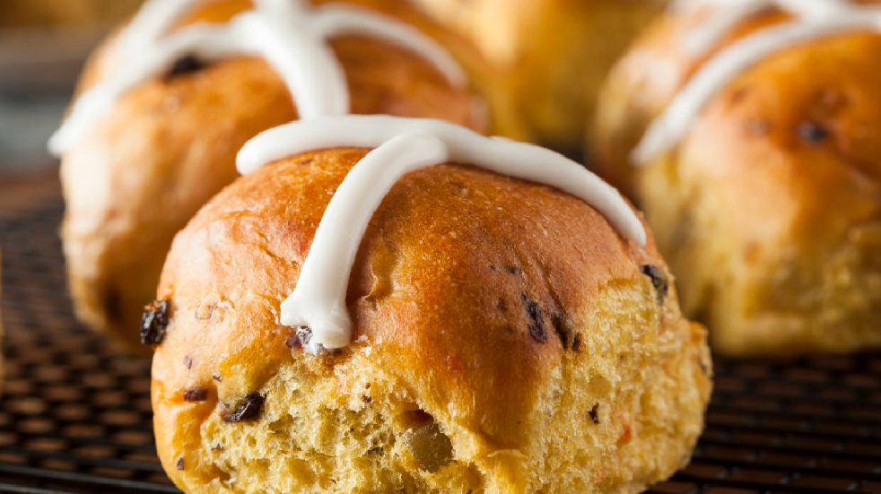 Hot cross buns taste test hot cross buns in oven